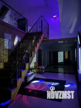 Дом 300м², 2-этажный, посуточно,