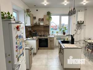 Дом 201м&sup2;, 3-этажный, участок 15 сот.  