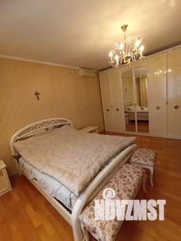 Коттедж 412м², 3-этажный, участок 30 сот.  