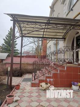 Коттедж 412м², 3-этажный, участок 30 сот.  