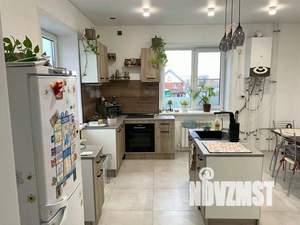 Дом 201м&sup2;, 3-этажный, участок 15 сот.  