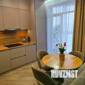 Студия квартира, посуточно, 43м2, 9/18 этаж